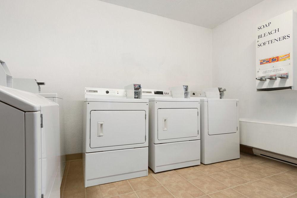Emerald Hotel & Suites Calgary Airport Εξωτερικό φωτογραφία