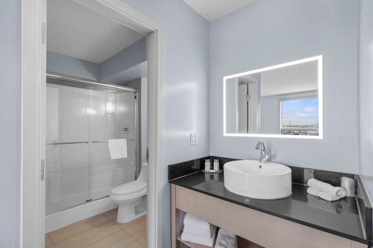Emerald Hotel & Suites Calgary Airport Εξωτερικό φωτογραφία