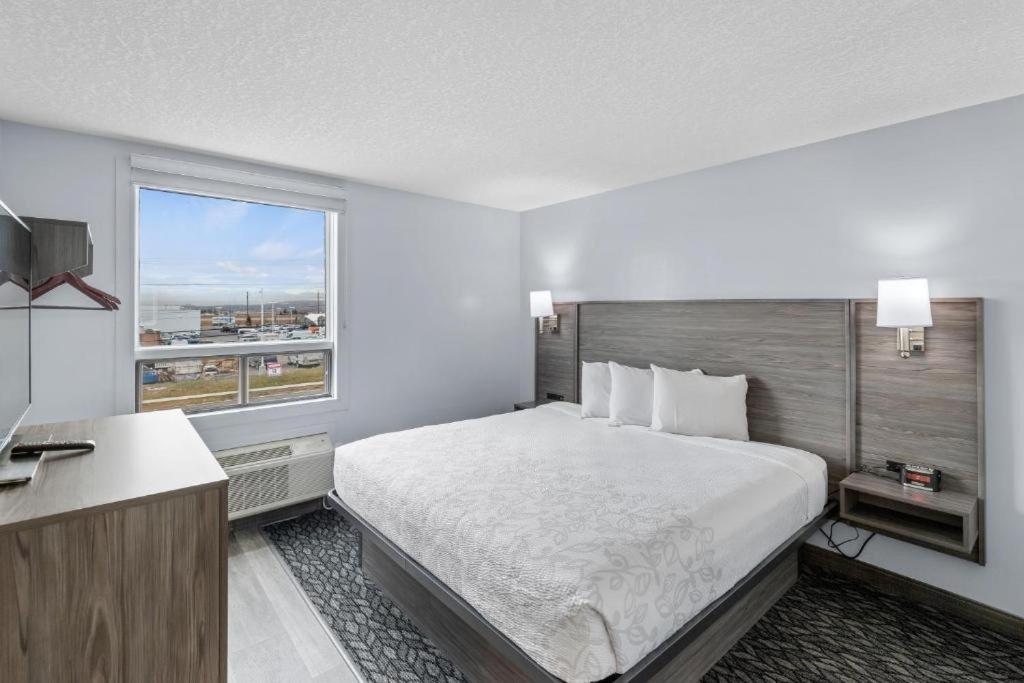 Emerald Hotel & Suites Calgary Airport Εξωτερικό φωτογραφία