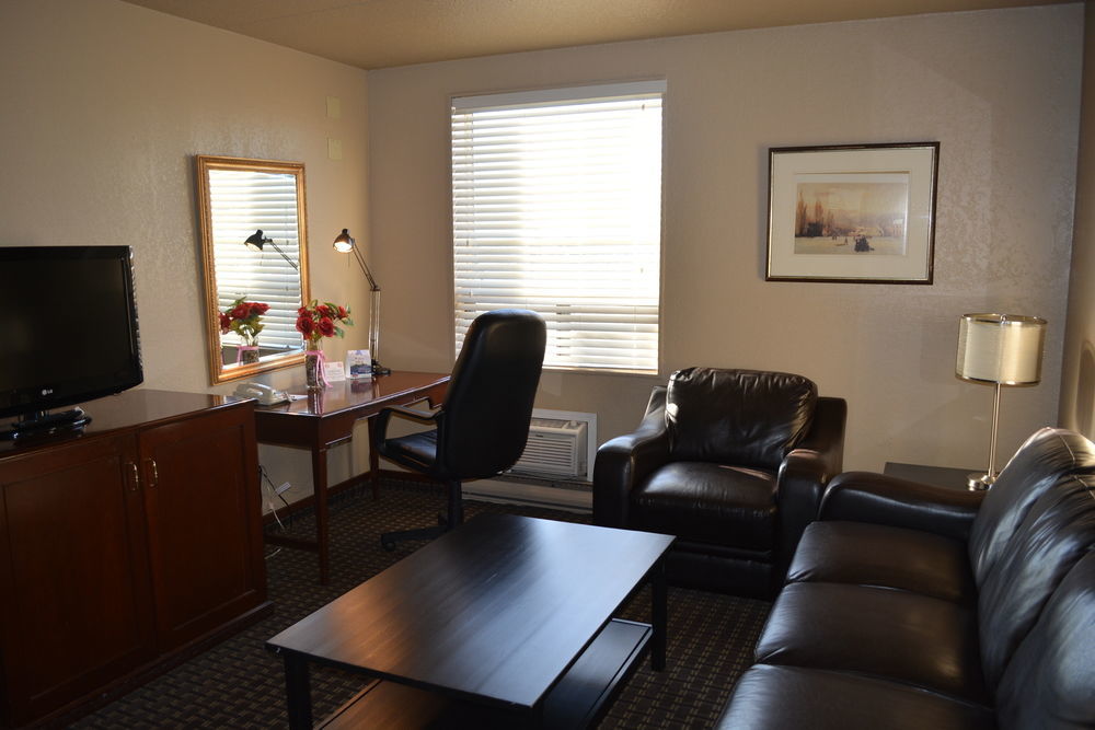 Emerald Hotel & Suites Calgary Airport Εξωτερικό φωτογραφία